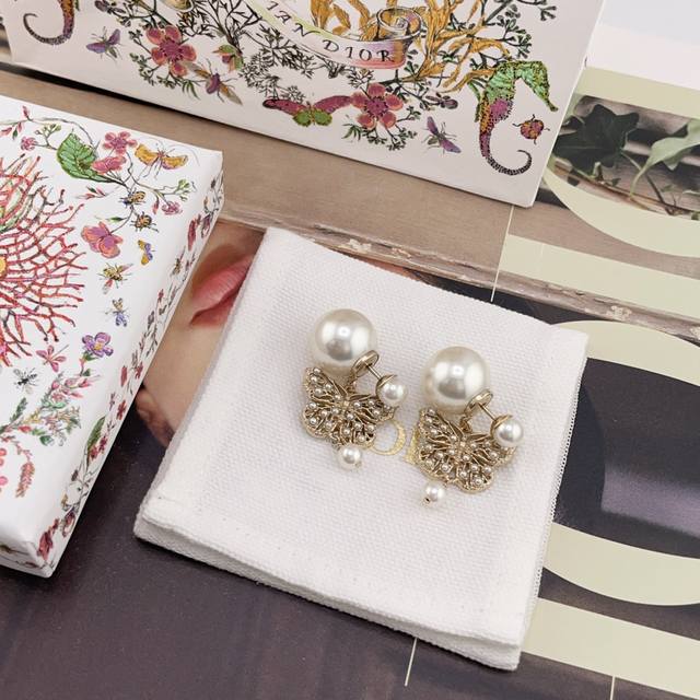 High-Quality, Details As Shown In The Photo. D-Shaped Hollow Pearl Butterfly Dou