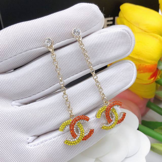 Item No. Xed0727 Chanel-Inspired C-Shaped Fringe Crystal Stud Earrings