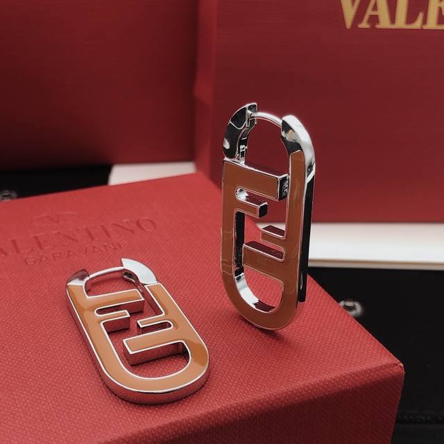 Fded0094 Fendi Latest Drip Ear Hook, Consistent Zp Brass Material