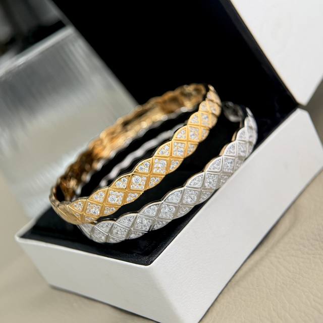 A1376 Chanel-Inspired Diamond-Patterned Wide Double-Sided Bracelet, High-End Cus