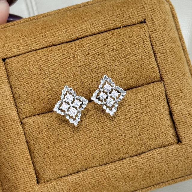 A5216 Boho-Style New Design, Retro-Inspired Diamond-Shaped Four-Leaf Clover Ear