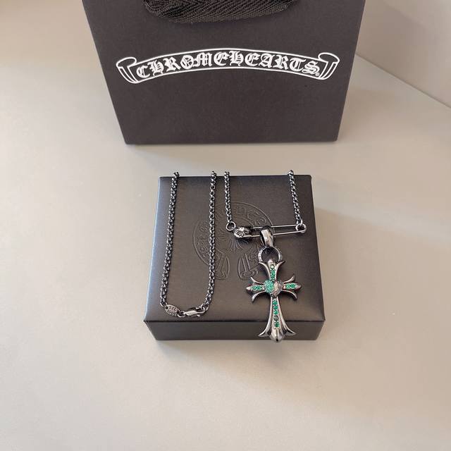 Ch Ke Luo Jie Green Diamond Double Cross Pin Black Gun Necklace For Women, Retro