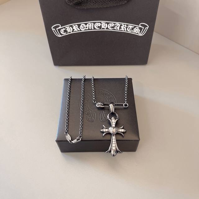 Ch Keloji White Diamond Double Cross Pin Black Gun Necklace For Women, Retro Bla
