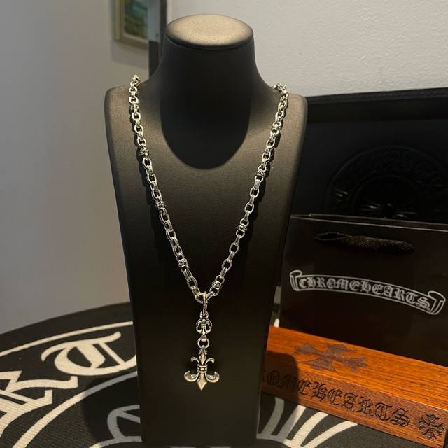 New Arrival, Boutique Quality Chrome Hearts Classic Cross Flower Ball Necklace,S
