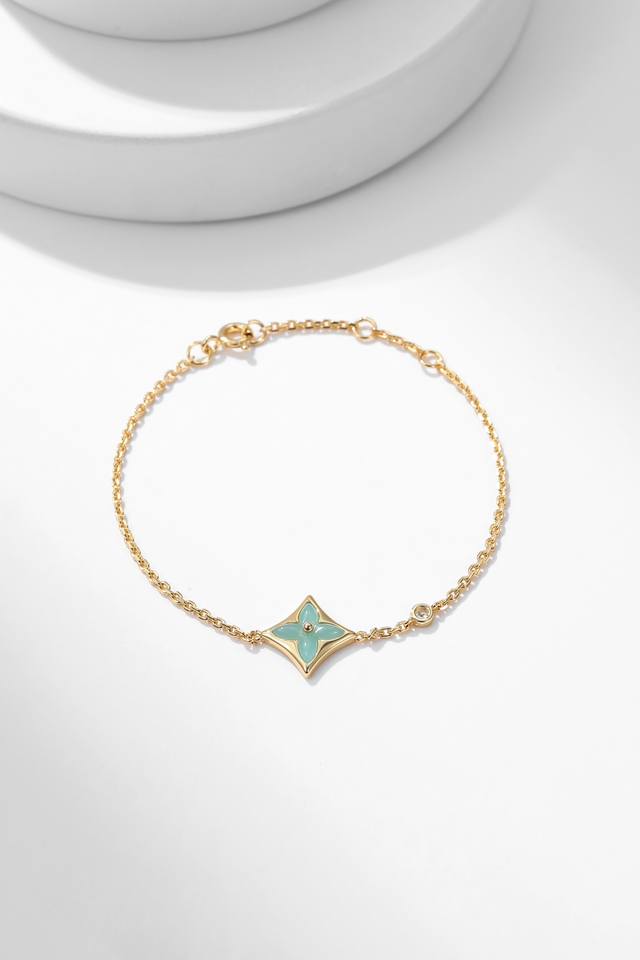 New Diamond-Shaped Floral Pattern Riverstone Bracelet With A Golden Chain, Shimm