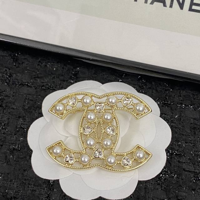 Code A431 Popular Brooch Design Now Available! Exclusive High-End Quality, Authe