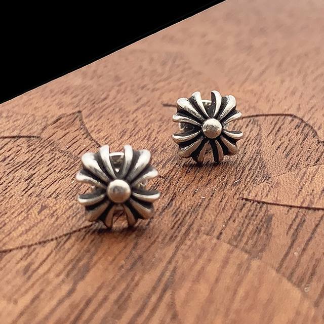 Ch Kros Heart Cross Flower Ear Studs With Original Ear Plugs Street Hip-Hop Uniq