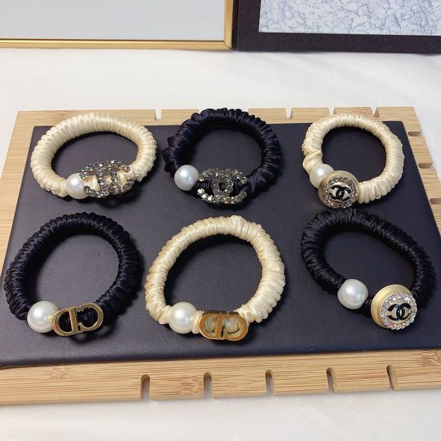 One Chanel Dior New Pearl Logo Leather Hairband, Versatile And Elegant, Must-Hav