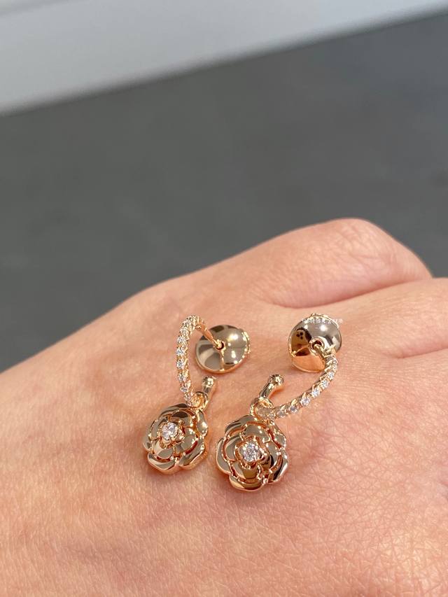 Xiang Lao Lao Rose Camellia Tea Flower Earrings ~ Camelia Series 18K Gold Luxury