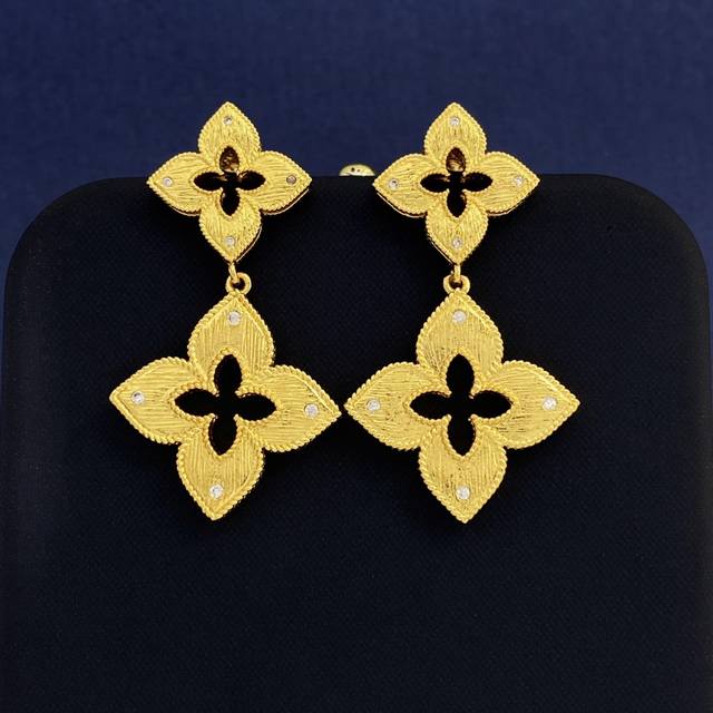 Roberto Coin Keying Four-Petaled Flower Four-Leaf Clover Earrings With Small Whi