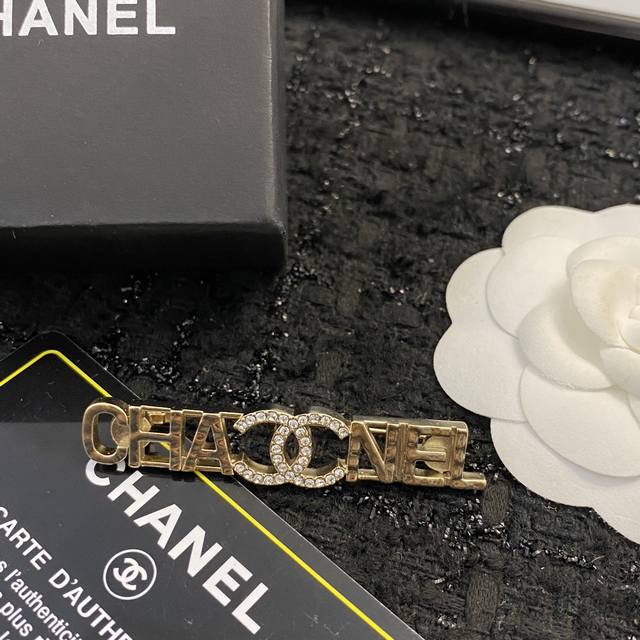 Chanel Chanel Brooch Best-Selling New Arrival Minimalist Letter Brooch With A Fu