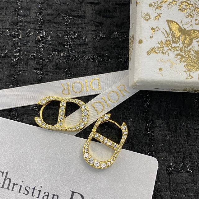 Dior Ear Studs, Hot-Selling New Arrivals. Absolutely Stunning Dior Diamond Cd Ea