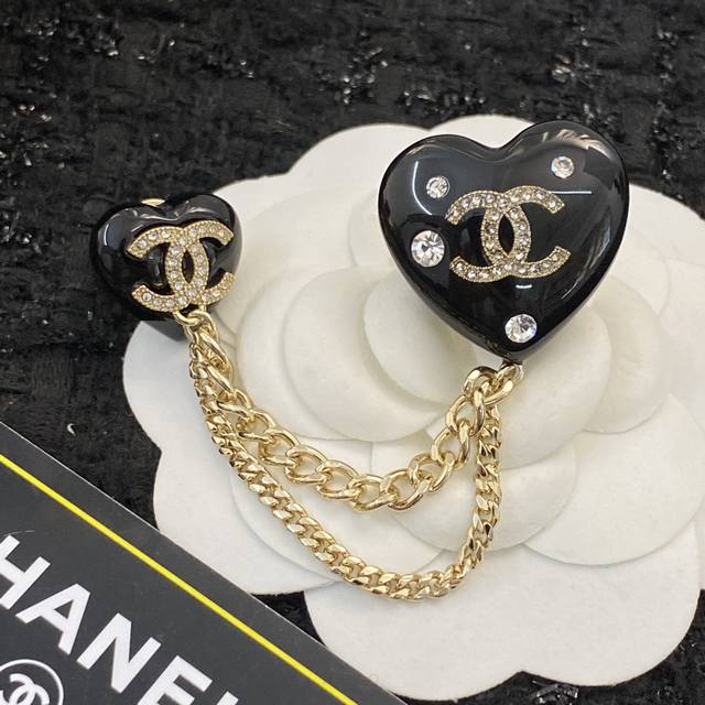 Chanel Brooch Best-Selling New Arrival Chanel 22 Acrylic Black Double Heart Chai