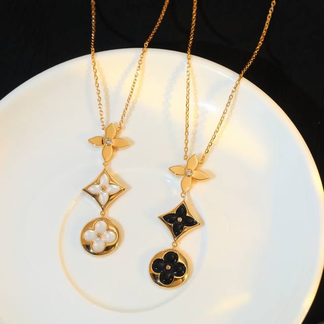 Three-Flower Irregular Pearl Mother-Of-Pearl Necklace, Black Onyx Necklace. Beau