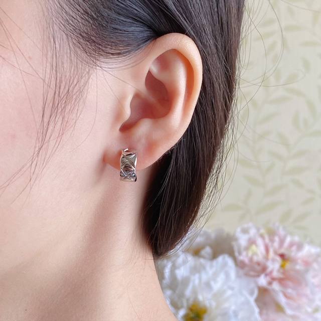 V Gold Material, Authentic Design, Cnc Precision-Carved Diamond-Patterned Smooth