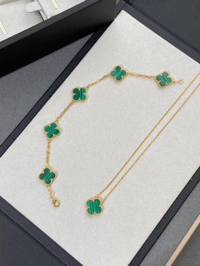 V Gold-Colored Vca Gold-Colored Turquoise Five-Flower Bracelet
