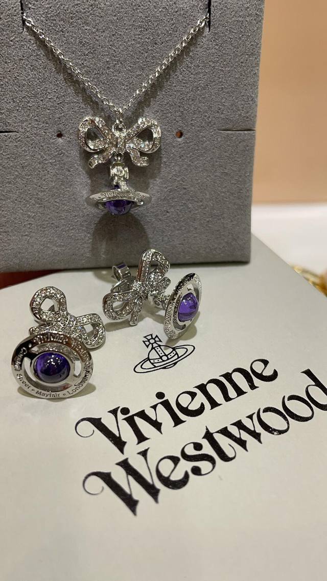Vivienne Westwood Butterfly Necklace Close Your Eyes And You'll Know It's The Re
