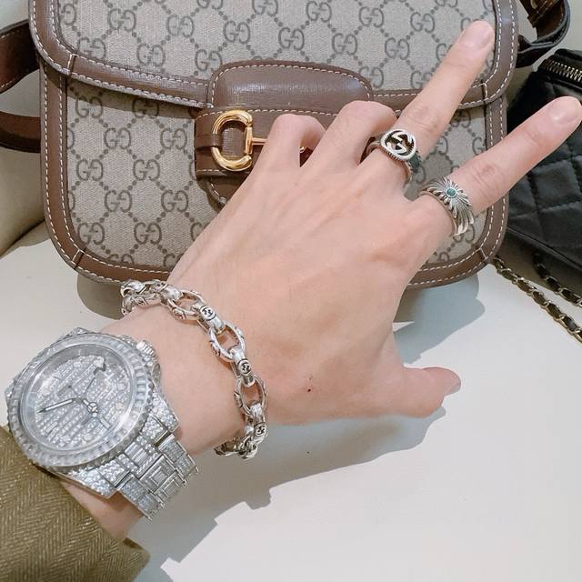 Newly Released Gucci Handchain Latest Classic Design. Exquisite In Every Detail,