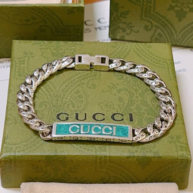 2025 Gucci New Hand Chain Released. The Latest Classic Gucci Hand Chain. Exquisi