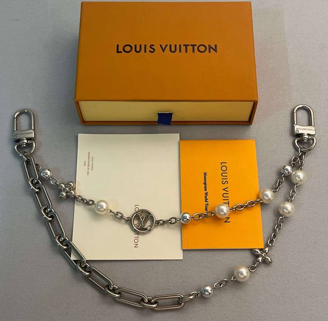 Lv Figaro Belt Chain Crafted From Lustrous Brass With A Double-Chain Design, The