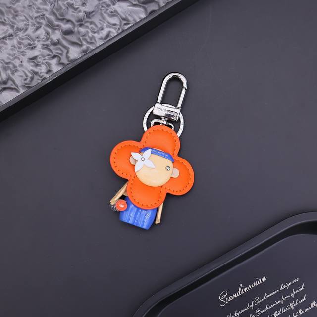 M01198 Vivienne Gym Bag Accessory The Vivienne Gym Bag Accessory Is Crafted From