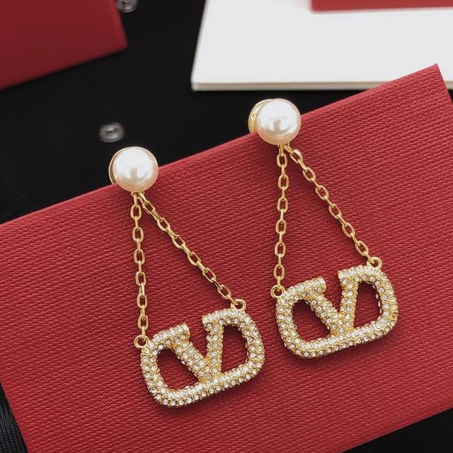 Code Ved0132 Valentino Fringe Diamond Stud Earrings