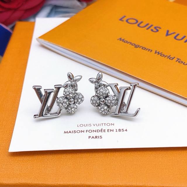 Model No. Led0108 Lv*Latest Silver Flower Ear Stud, Consistent Zp Brass Material