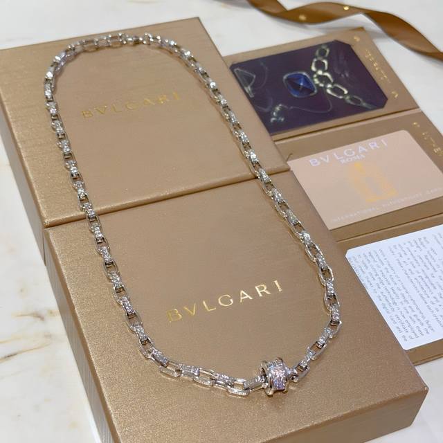 Bvlgari Necklace In V Gold. Bvlgari Divas' Dream Series, Flawless Condition, Imp