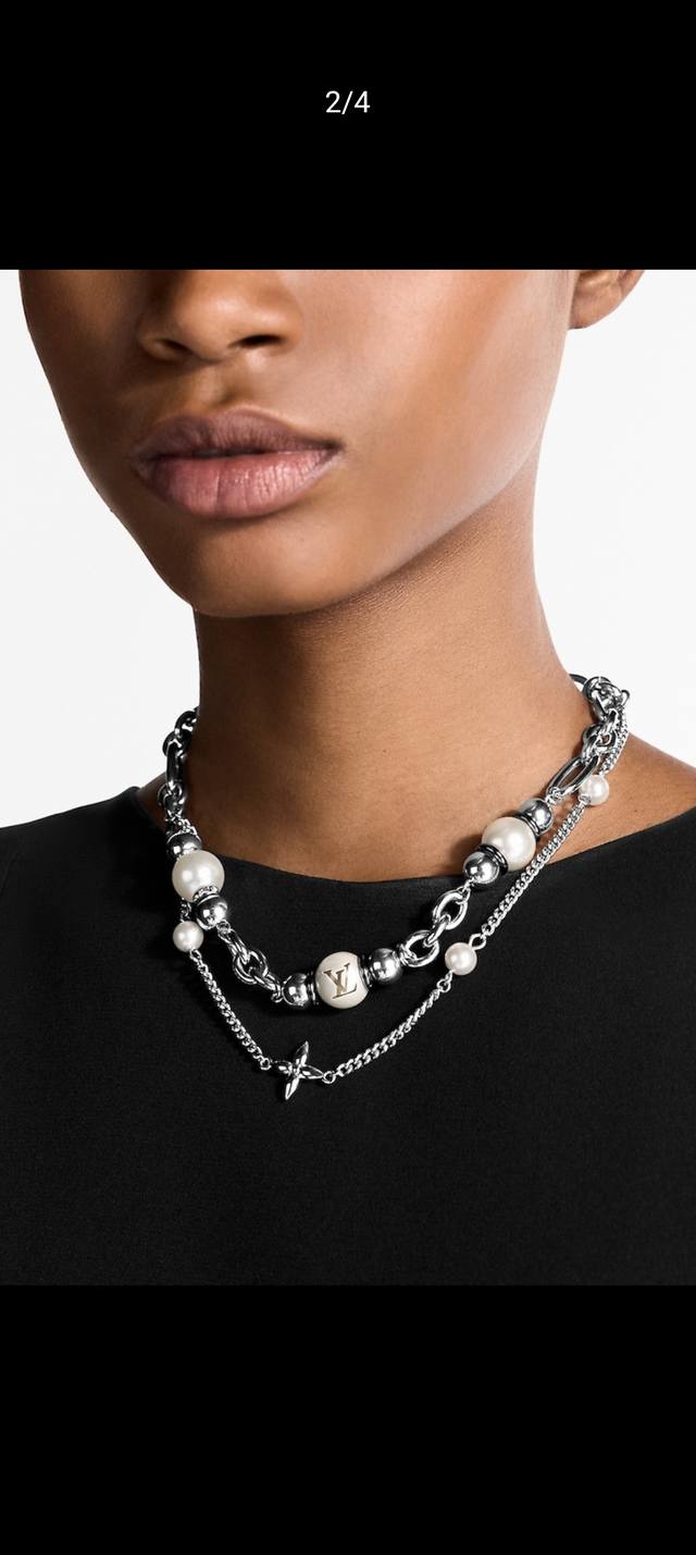 Donkey House Micnightpearl Features A Double Chain Design Constructed With Metal