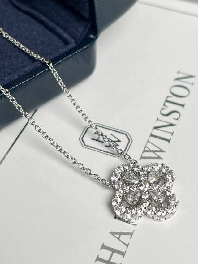 This Is Truly A Legendary Top-Tier Necklace. The Loop Necklace Is A Very Classic