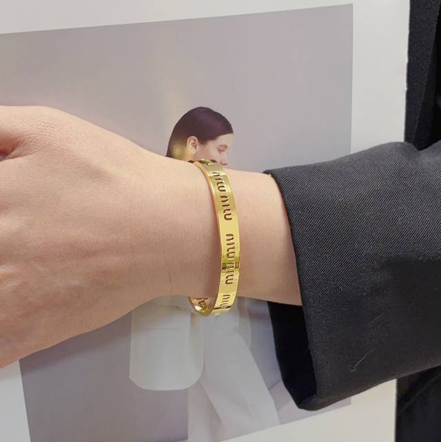 Miumiu Miu Miu New Hollow Open Bangle High-End Customization Essential Small Acc