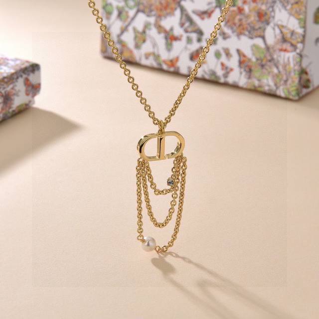 Dior Dior's New Letter Necklace, Loved By Top Luxury Brands. The Metal Finish Le