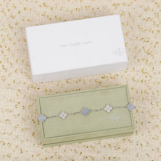 We Produce Five-Flower Diamond Bracelets, Available In Custom-Made 18K Gold And
