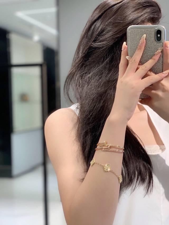 Gold And Silver. Our Product: Engraved And Carved Bracelet With Diamonds, Zp1000