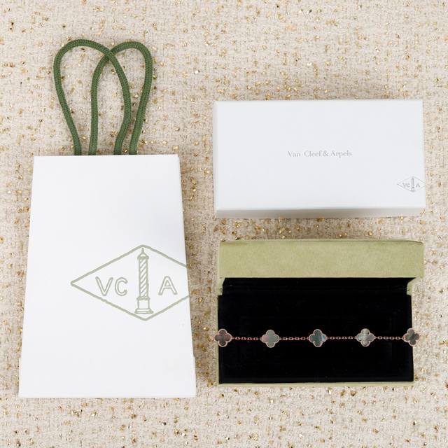 Our Product: Five-Flower Bracelet Without Diamonds, Z-Batch, 49,400+ Rmb. Ensure