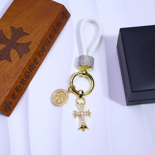 Must-Have! 2025 Chrome Hearts Bag Clasp Arrives Fashion Enthusiasts Take Note! T
