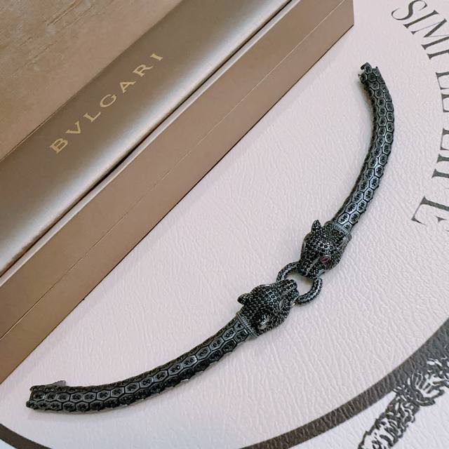 Bvlgari Bracelet In V Gold Material. Bvlgari Divas' Dream Series, Perfect Condit