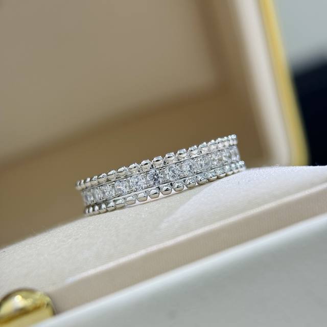 S0229 Van Family Pearl-Edged Full-Diamond Ring