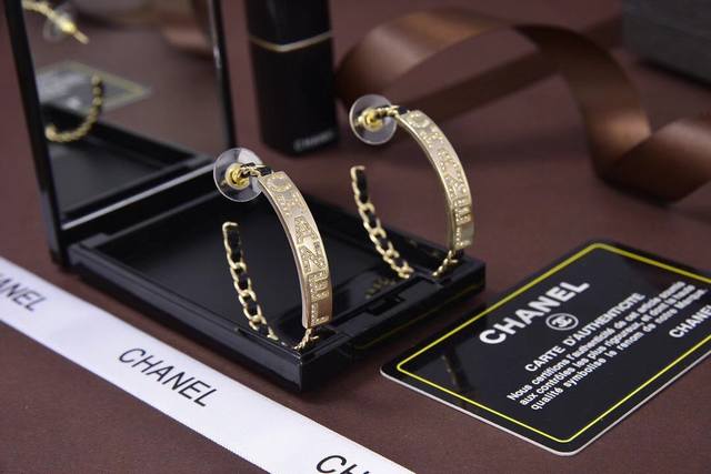 Zp Patterned Chanel Genuine Leather Letter-Embellished Circular Hoop Earrings An