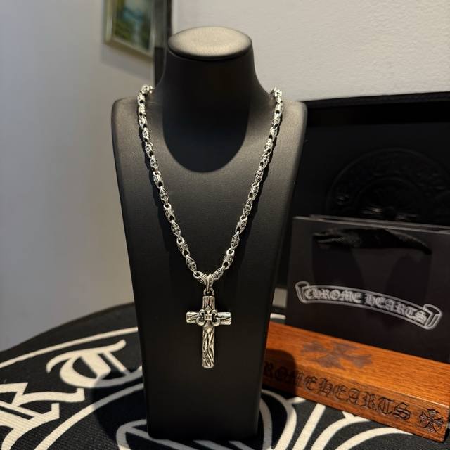 New Arrival, Boutique Quality Chrome Hearts Classic Retro Cross Necklace With Cr