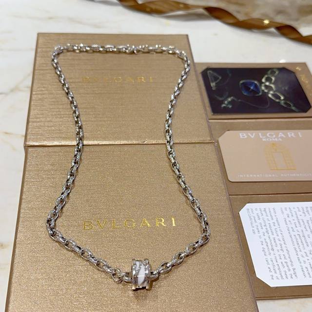 Bvlgari Necklace In V Gold. Bvlgari Divas' Dream Ring Series, Flawless Condition