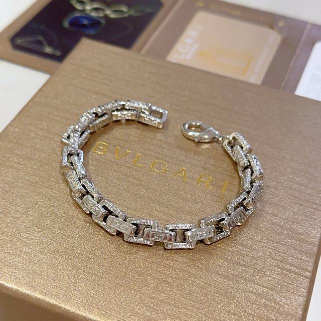 Bvlgari Bracelet In V Gold. Bvlgari Divas' Dream Series, Flawless Condition, Unm
