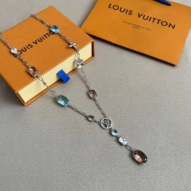 Exclusive Real Photos! Luxury Custom-Made Lv Necklace, Elegant, Unique, Beautifu