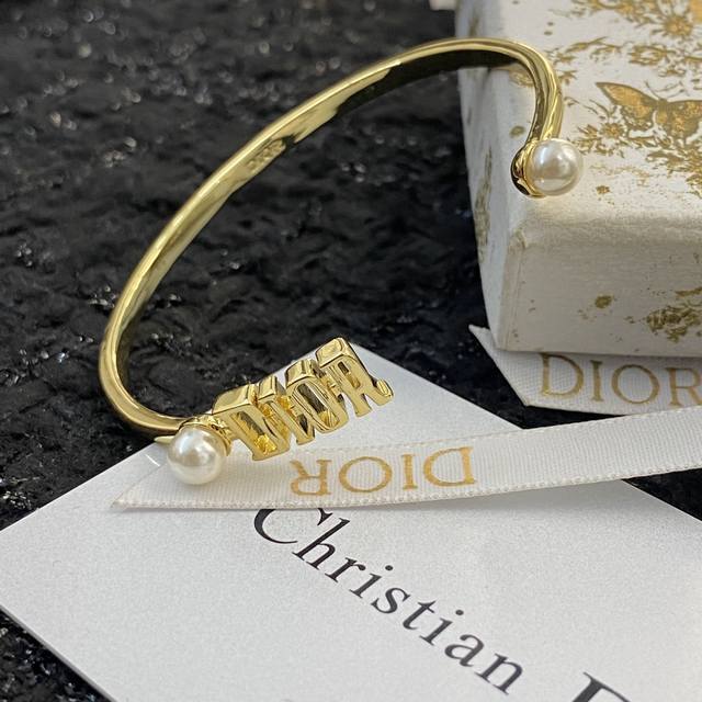 Code H417 Bracelet Bestseller Now Available! Exclusive High-End Quality, Real Ph