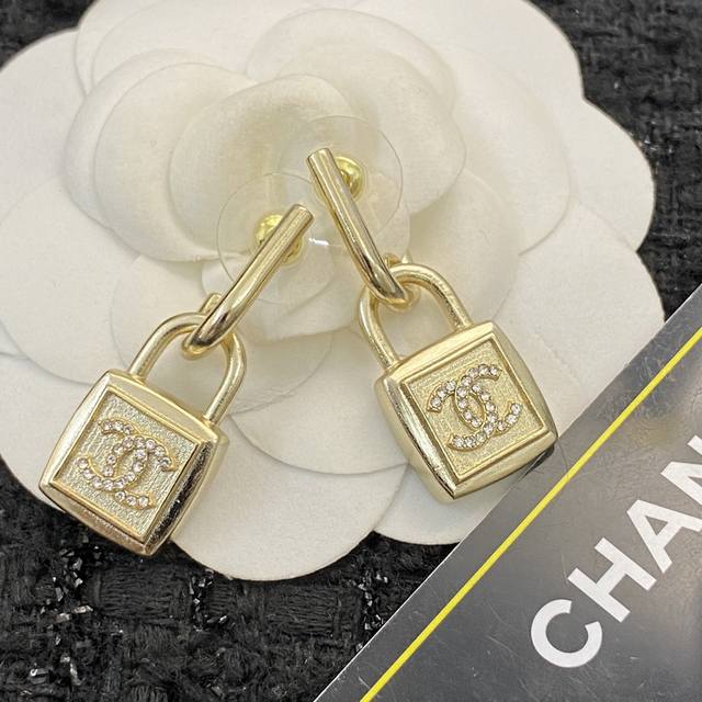 Code E2016 Chanel Earring Bestseller Now Available In New Styles Chanel22 Retro