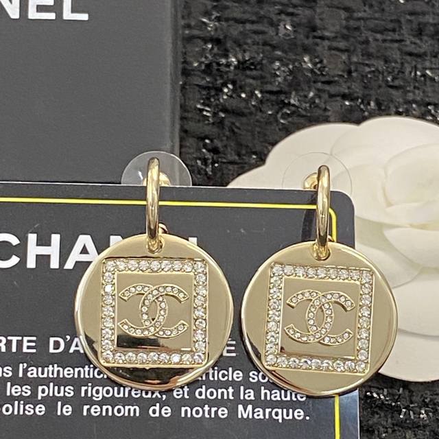 Code E2015 Chanel Ear Studs, Hot-Selling New Arrivals Chanel Vintage Metal Plaqu