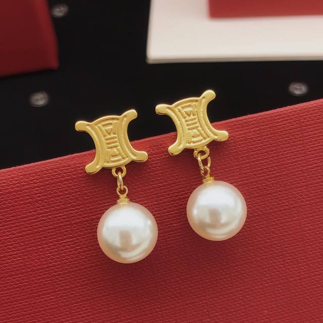 Code Sled0006 Celine's Latest Arc De Triomphe Pearl Earring With A Dangling Pear