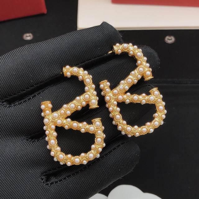 Ved0290 Large Valenti*O's Latest Diamond-Encrusted Pearl Stud Earrings, Made Of
