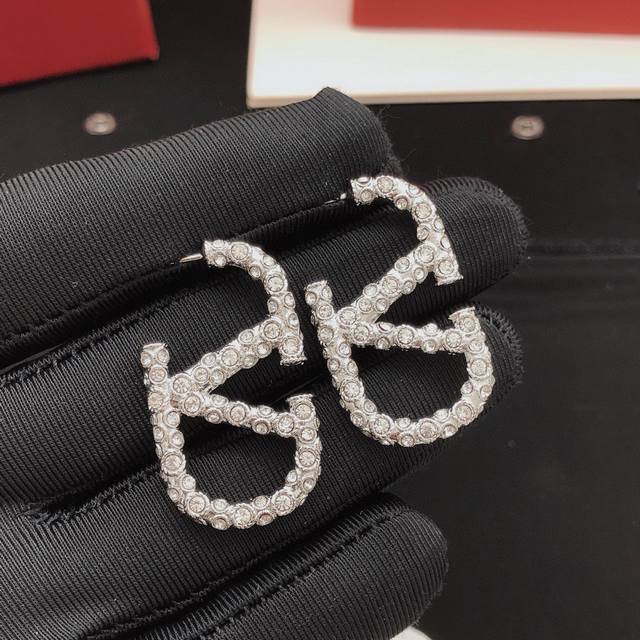 Ved0285 Medium Valenti*O Latest Design Diamond-Studded Earrings, Zp Brass Materi