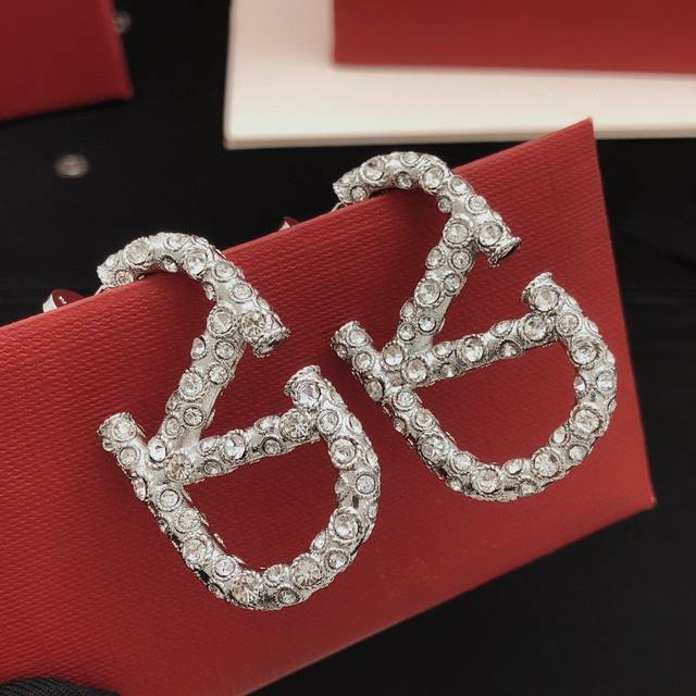 Ved0283 Large Valenti*O Latest Design Diamond-Studded Earring, Zp Brass Material
